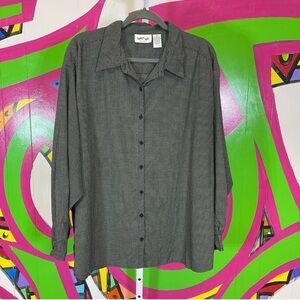 Krazy Kat, Plaid Long Sleeve Button Up Shirt. Size 3X. In excellent condition!